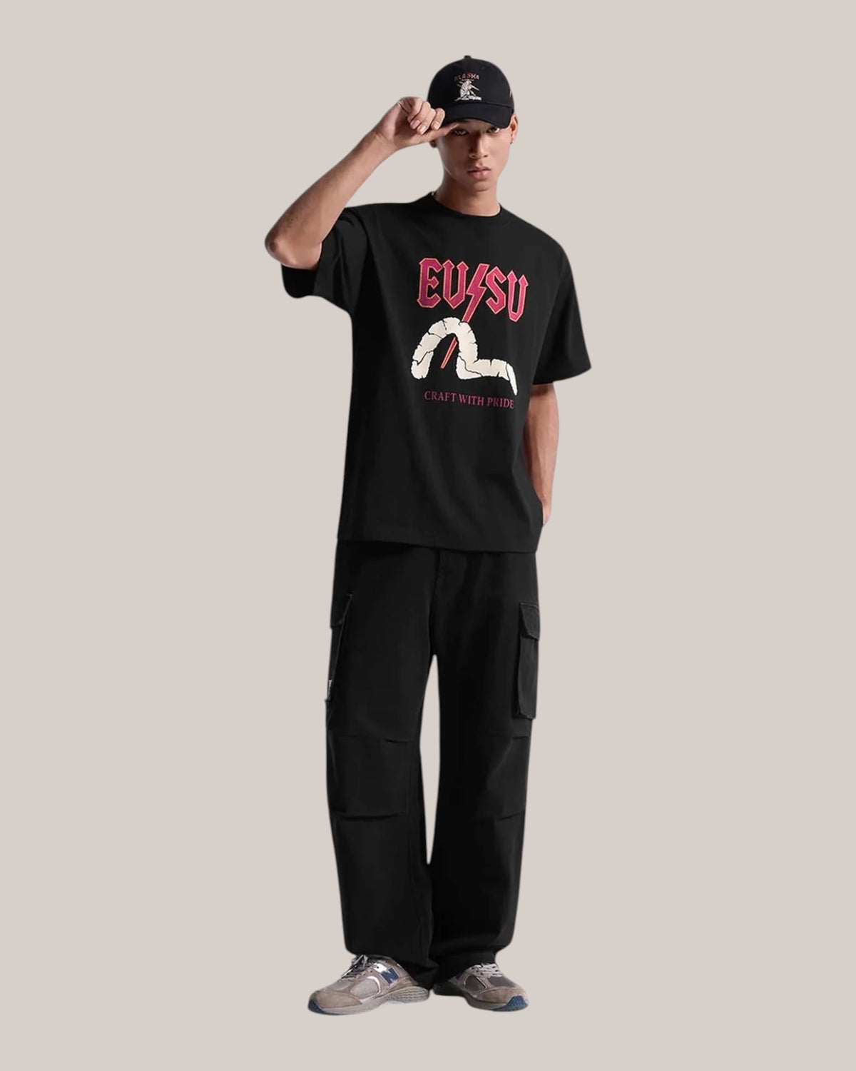 EVISU T-Shirt Uomo Black 2EAEJM6TS6088 - indossata