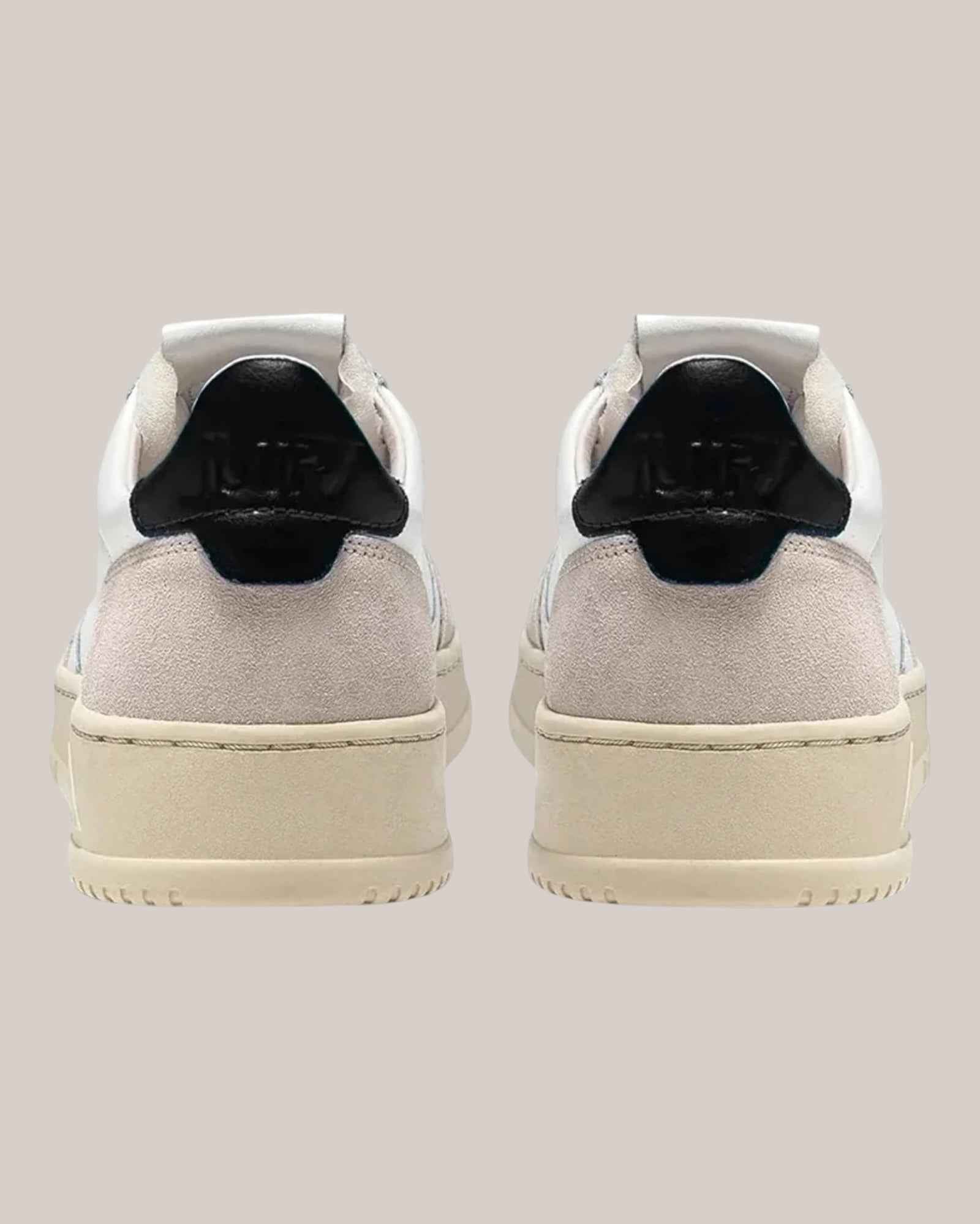 Sneakers Basse In Pelle Medalist Low Bianca e Nera In Suede Beige AULM LS21 Autry