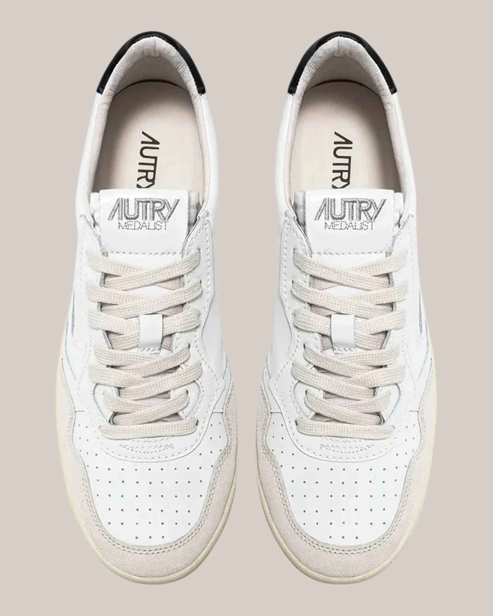 Sneakers Basse In Pelle Medalist Low Bianca e Nera In Suede Beige AULM LS21 Autry