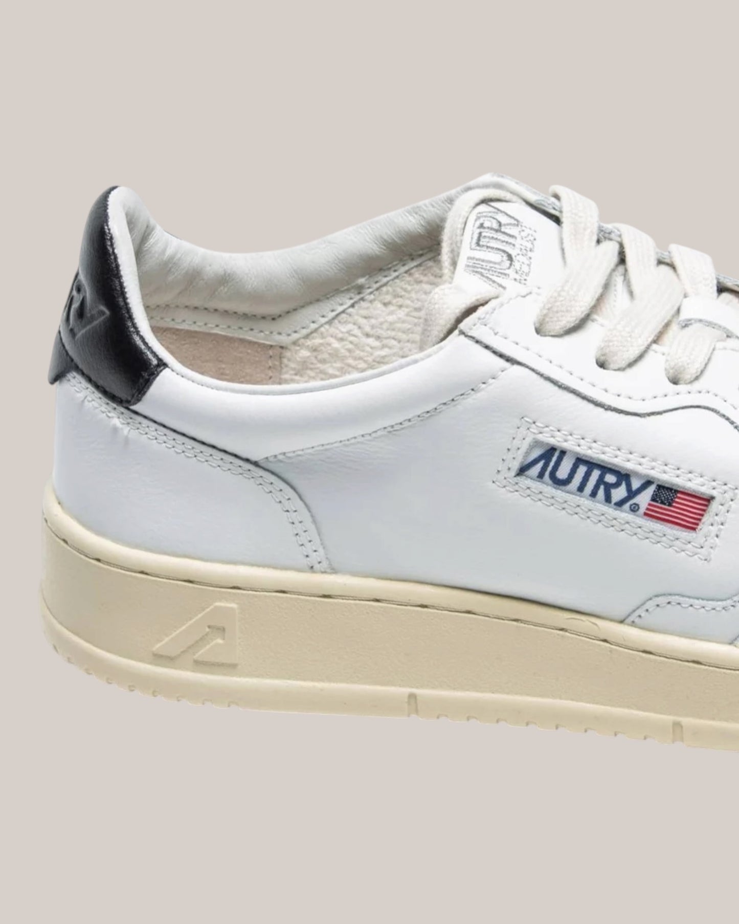 Sneakers Base In Pelle Medalist Low Man Bianco/Nero AULM LL22 Autry